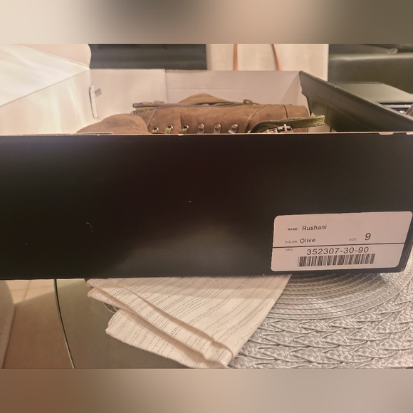 Olive high heeled booties - Picture 2 of 4